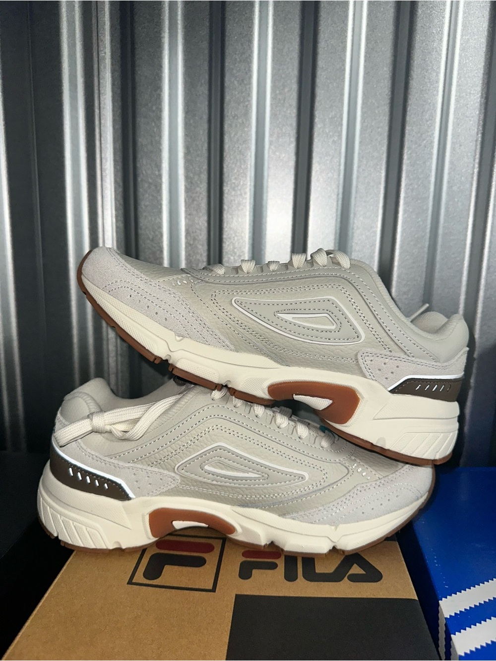 FILA Perano Women’s Gray/White/Brown/Green Low Top Lace Up Sneakers size 9